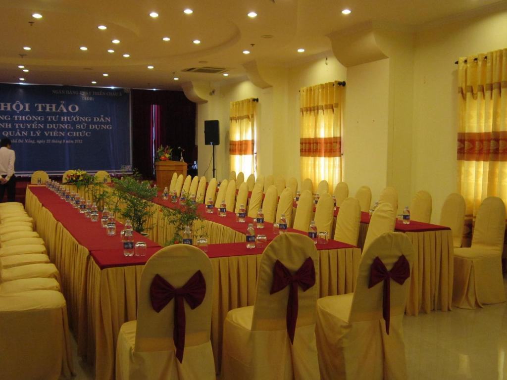 Bien Vang Hotel Da Nang Exterior photo