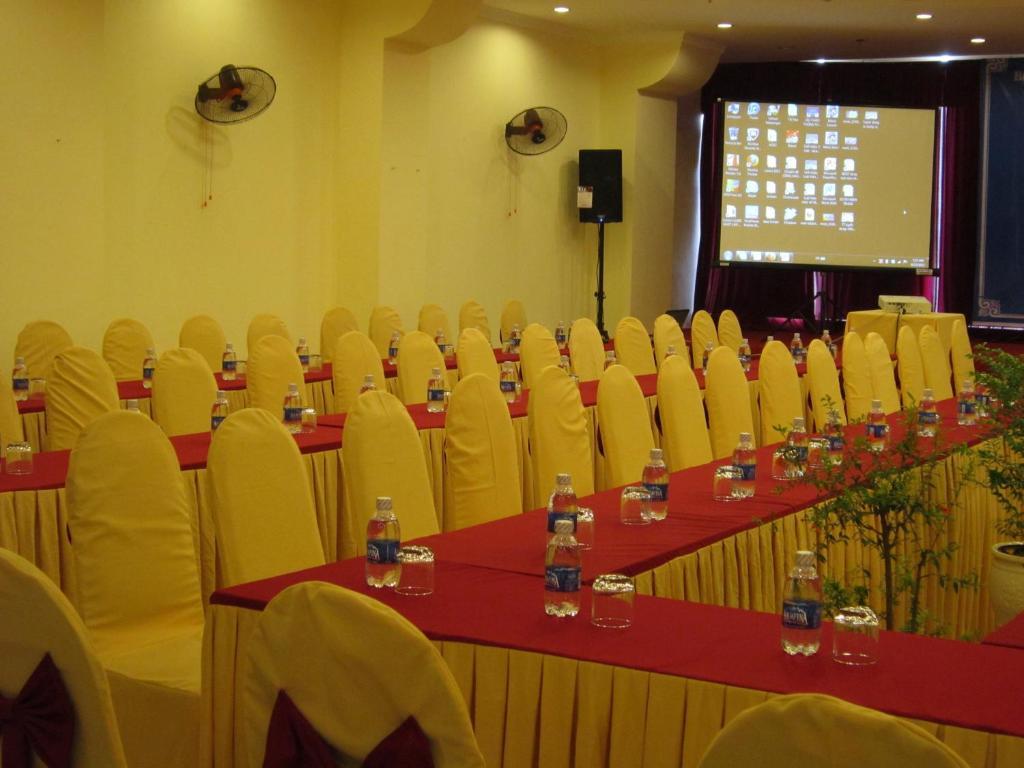 Bien Vang Hotel Da Nang Exterior photo