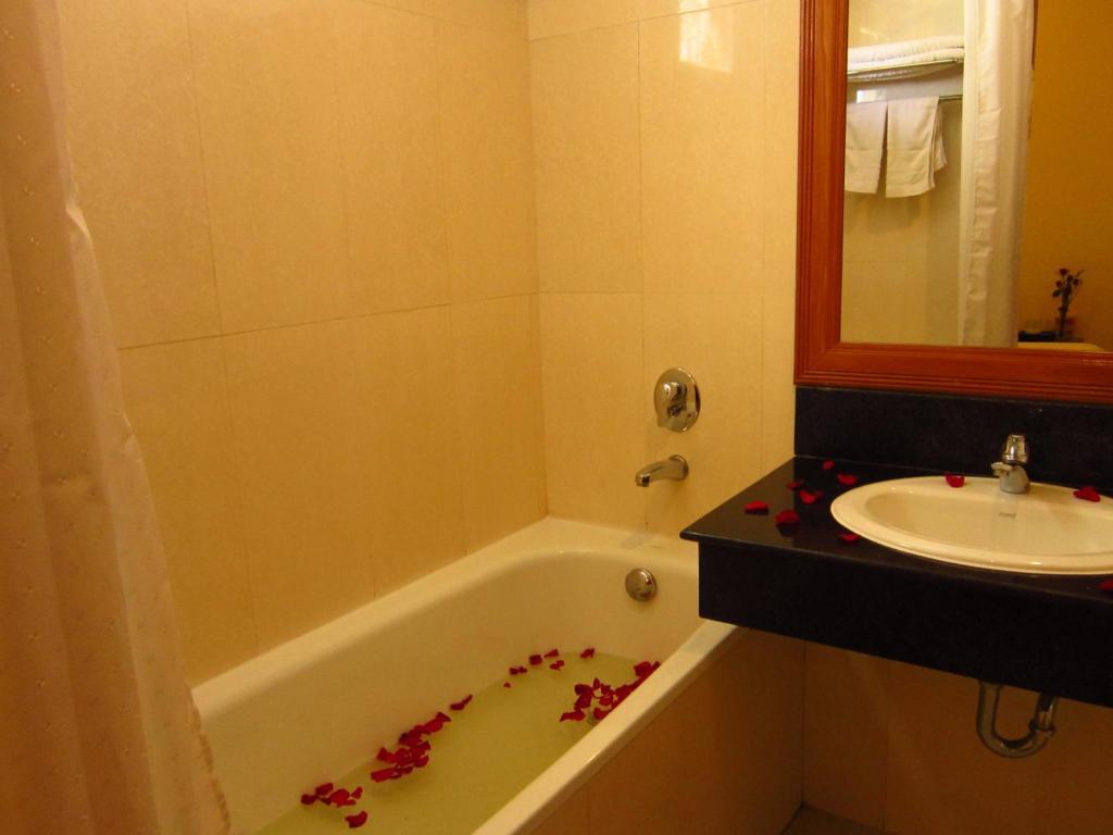 Bien Vang Hotel Da Nang Exterior photo